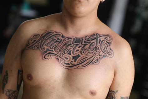 tatuajes de letras en el pecho|tatuajes entre los pechos.